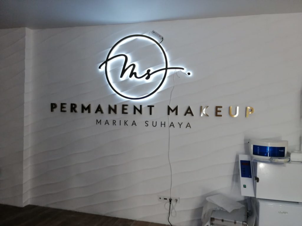 Буквы из нержавеющей стали для салона красоты